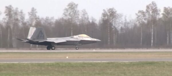 Спутник_Прибытие истребителей США F-22 Raptor на авиабазу в Литве - Sputnik Беларусь