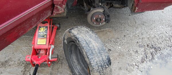 Снятое колесо машины - Sputnik Беларусь