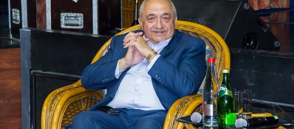 Хирург Ренат Акчурин на показе документального фильма Близко к сердцу - Sputnik Беларусь