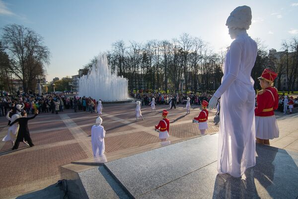 Представление во время открытия фонтана у Большого. - Sputnik Беларусь