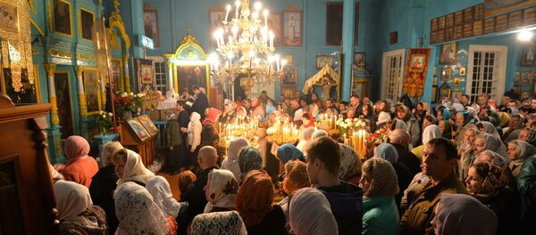 Пасхальное богослужение в Вознесенской церкви в деревне Ставок в Брестской области - Sputnik Беларусь