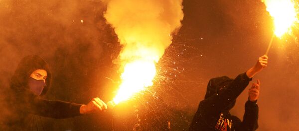 Молодые люди с файерами - Sputnik Беларусь