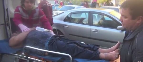 Спасатели вынесли пострадавшего при пожаре в Минске мужчину. Кадры МЧС Спасатели вынесли пострадавшего при пожаре в Минске мужчину. Кадры МЧС - Sputnik Беларусь