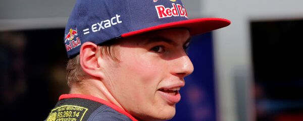 Голландский пилот Макс Ферстаппен на Гран-при в Сочи Голландский пилот Макс Ферстаппен на Гран-при в Сочи - Sputnik Беларусь