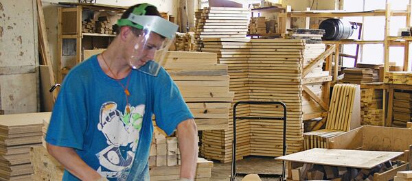 На фабрике по производству мебели На фабрике по производству мебели - Sputnik Беларусь