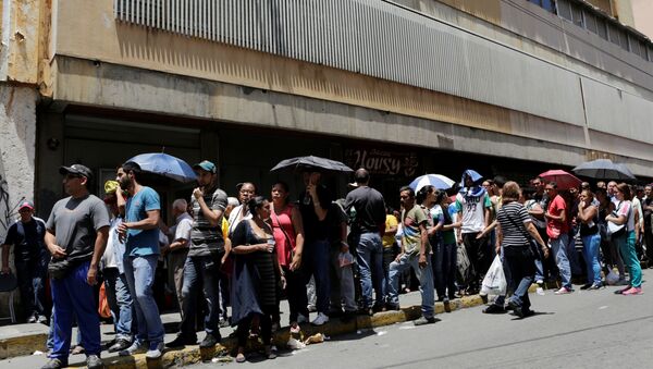 Жители Венесуэлы в очереди за продуктами - Sputnik Беларусь