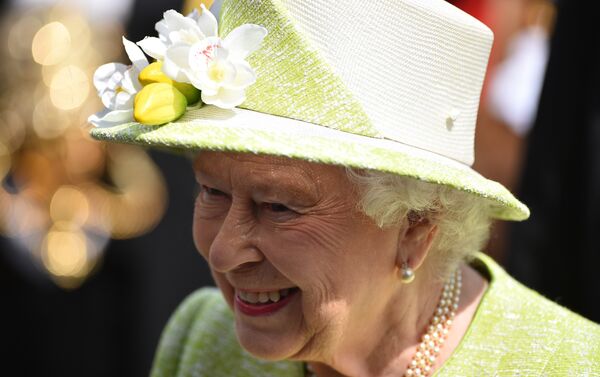 Королева Великобритании Елизавета II в Виндзоре 21 апреля 2016 года - Sputnik Беларусь