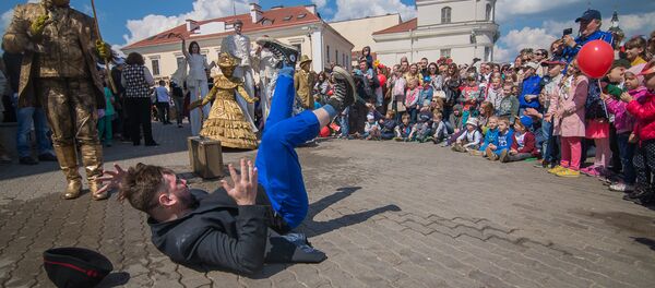 Форум уличных театров в Минске Форум уличных театров в Минске - Sputnik Беларусь