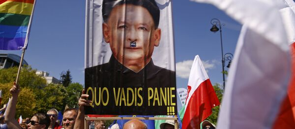 Плакат с изображением Ярослава Качиньского на марше оппозиции в Варшаве - Sputnik Беларусь