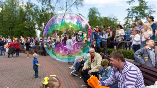 На празднике мыльных пузырей в Бресте - Sputnik Беларусь
