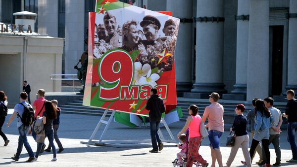 Традиционно Минск на День Победы оформляют флагами и красочными тематическими бигбордами. - Sputnik Беларусь