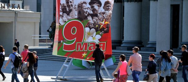Традиционно Минск на День Победы оформляют флагами и красочными тематическими бигбордами. - Sputnik Беларусь