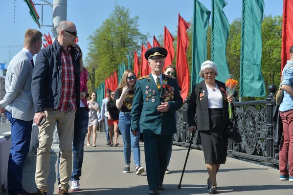 Особая роль на праздновании Дня Победы, как всегда, у ветеранов, которых поздравляют все. - Sputnik Беларусь