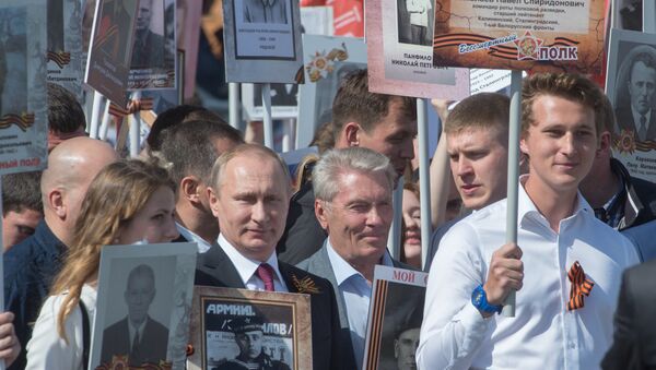 Президент РФ В. Путин принял участие в шествии Бессмертный полк в центре Москвы - Sputnik Беларусь