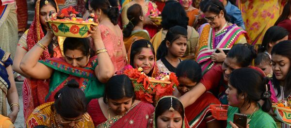 Индийские индуистские женщины во время фестиваля Гангаур - Sputnik Беларусь