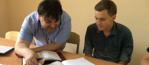 Педагог Евгений Ливянт с учеником - Sputnik Беларусь