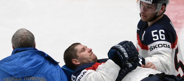 Медики увозят травмированного игрока сборной Словакии Михала Серсена Медики увозят травмированного игрока сборной Словакии Михала Серсена - Sputnik Беларусь