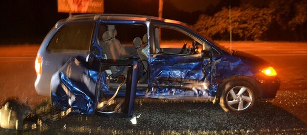 Разбитый автомобиль Nissan - Sputnik Беларусь