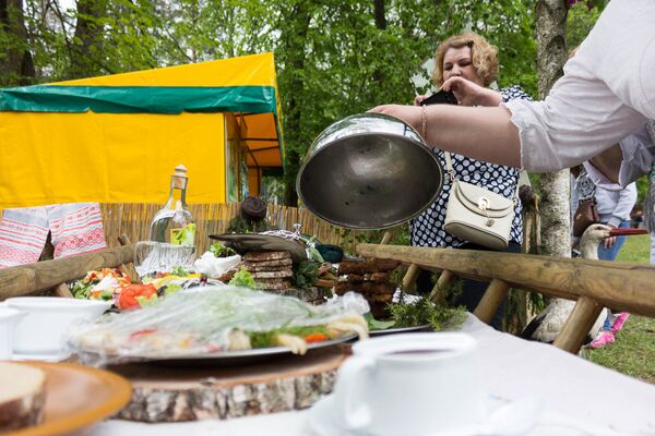 Оценивали блюда жюри фестиваля - Sputnik Беларусь