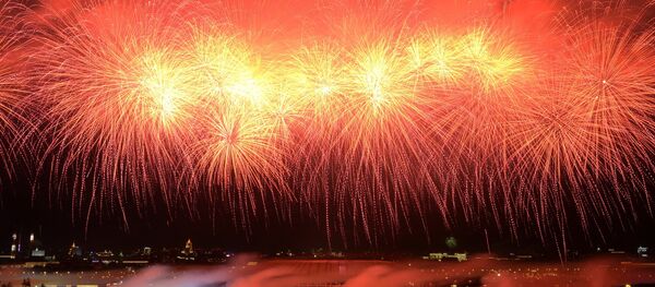 Святочны салют у гонар 71-й гадавіны Перамогі ў ВАВ - Sputnik Беларусь