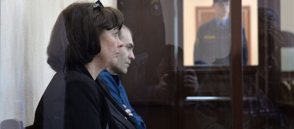 Обвиняемые Юрий Грушецкий и Елена Мельникова в зале суда - Sputnik Беларусь