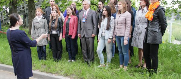 Ректор БГУ Сергей Абламейко спел Купалинку с хором БГУ - Sputnik Беларусь