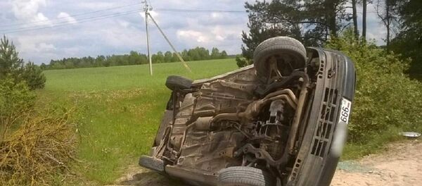 Перевернутый автомобиль - Sputnik Беларусь