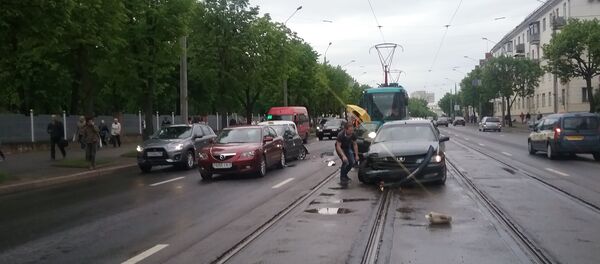 ДТП на улице Якуба Коласа ДТП на улице Якуба Коласа - Sputnik Беларусь