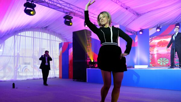Официальный представитель МИД РФ Мария Захарова танцует Калинку - Sputnik Беларусь