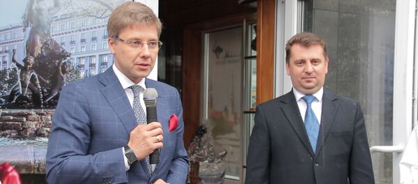 Хоккей, магазин и дерево: Нил Ушаков на Днях Риги в Минске Хоккей, магазин и дерево: Нил Ушаков на Днях Риги в Минске - Sputnik Беларусь