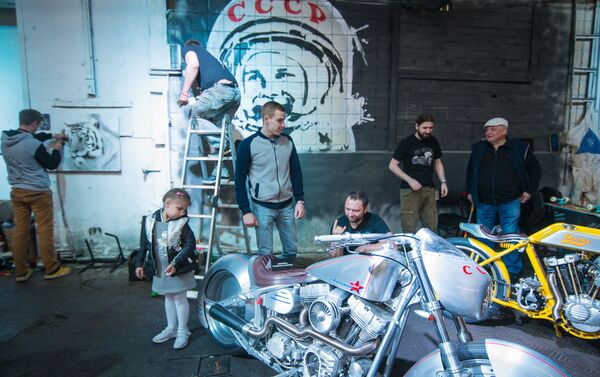 Мотоциклами на Recast Moto Fest интересовались не только взрослые. - Sputnik Беларусь