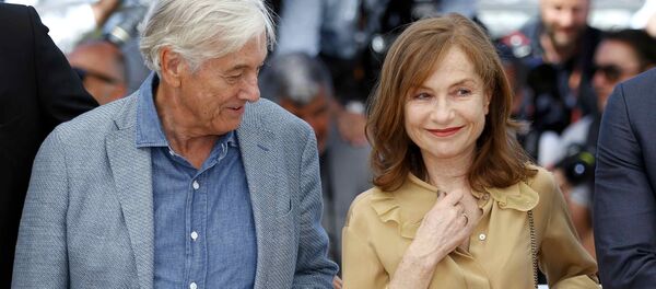 Пол Верховен и Изабель Юппер в Каннах - Sputnik Беларусь