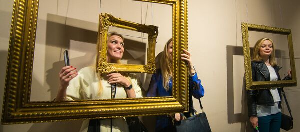 Музей как фон для селфи Музей как фон для селфи - Sputnik Беларусь