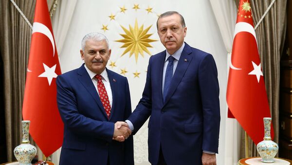 Президент Турции Тайип Эрдоган и новый премьер-министр страны Бинали Йылдырым - Sputnik Беларусь