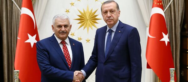 Президент Турции Тайип Эрдоган и новый премьер-министр страны Бинали Йылдырым - Sputnik Беларусь