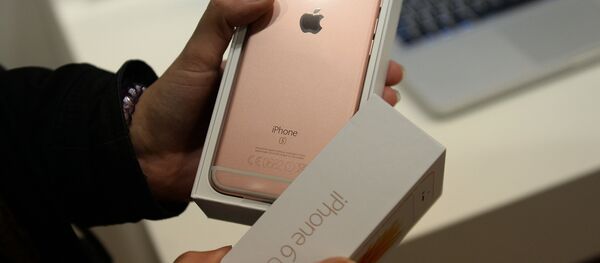 Старт продажу новых iPhone 6s і iPhone 6s Plus - Sputnik Беларусь