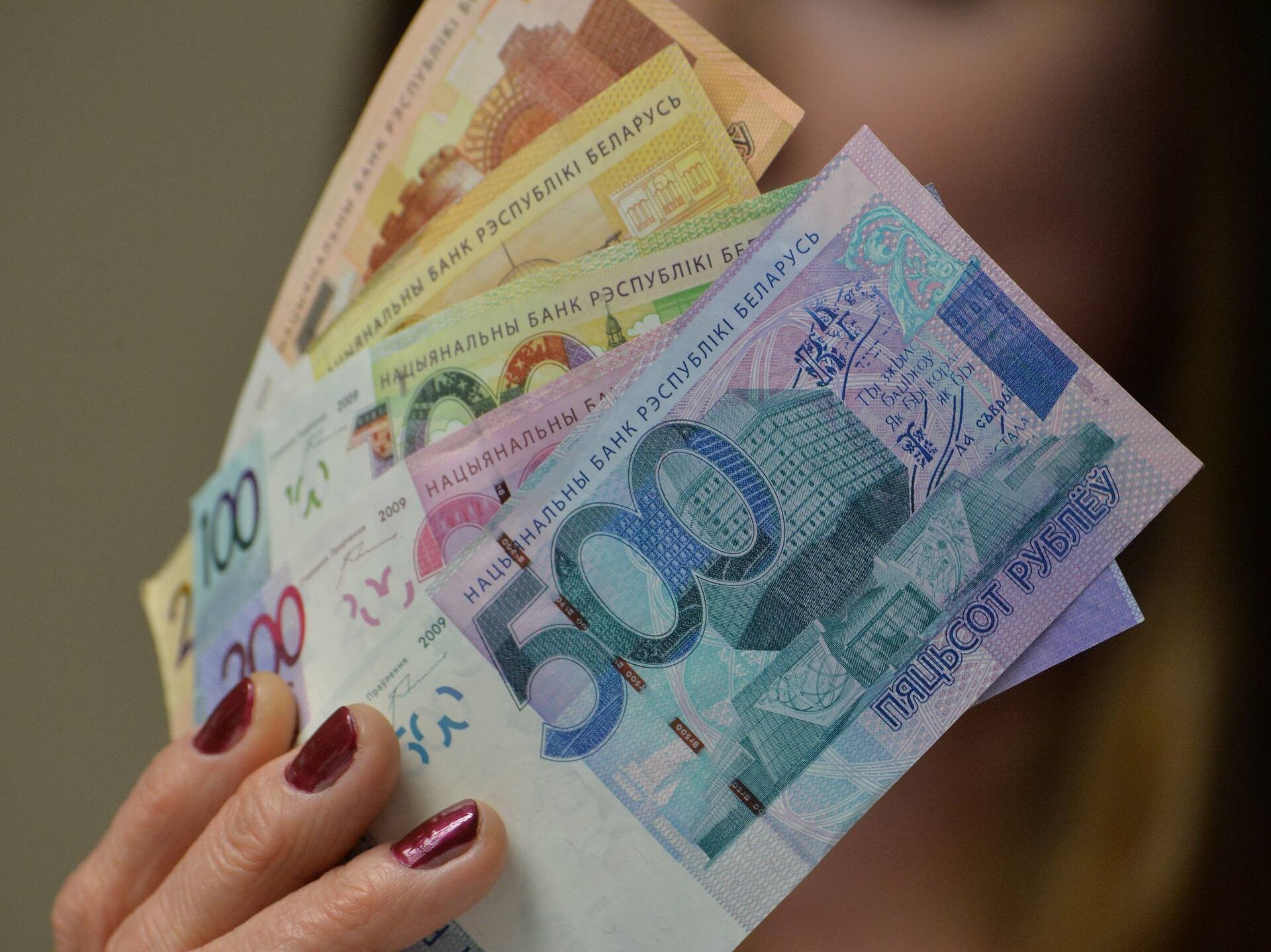 Зарплата в беларуси в 2024 году. Белорусский рубль банкноты 2022. Белорусские рубли 2022 года. Современные Белорусские купюры. Белорусские деньги в рубли.