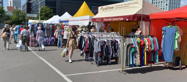 Кірмаш беларускіх тавараў ля Палацу спорту ў Мінску - Sputnik Беларусь