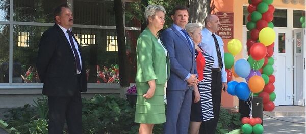 Министр образования Михаил Журавков на торжественной линейке в солигорской школе №3 - Sputnik Беларусь