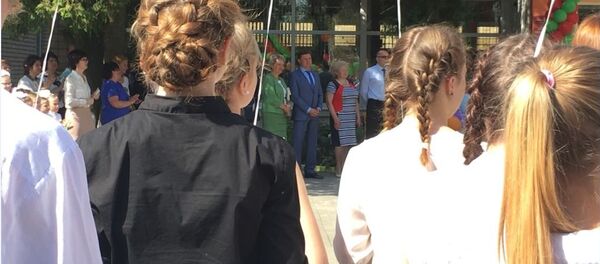 Министр образования Михаил Журавков на торжественной линейке в сш №3 Солигорска - Sputnik Беларусь