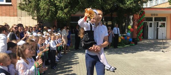 Последний звонок в школе №3 Солигорска - Sputnik Беларусь