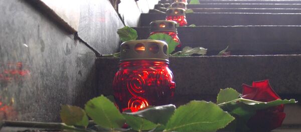 Розы на ступенях: годовщина трагедии на Немиге - Sputnik Беларусь