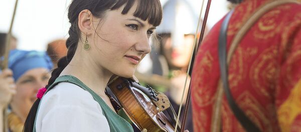 Девушка и скрипка - Sputnik Беларусь