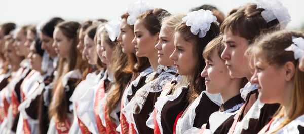 Последний звонок в Жодинской женской гимназии Последний звонок в Жодинской женской гимназии - Sputnik Беларусь