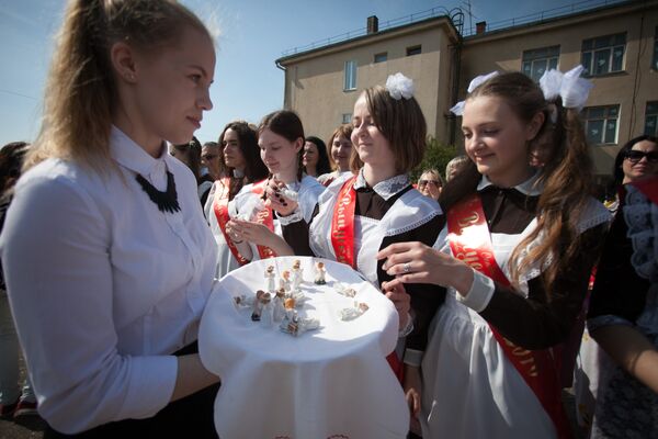 Последний звонок в Жодинской женской гимназии - Sputnik Беларусь