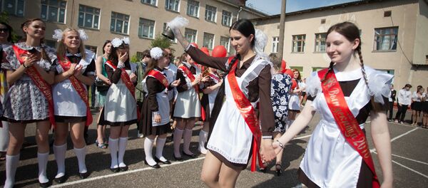 Последний звонок в Жодинской женской гимназии - Sputnik Беларусь