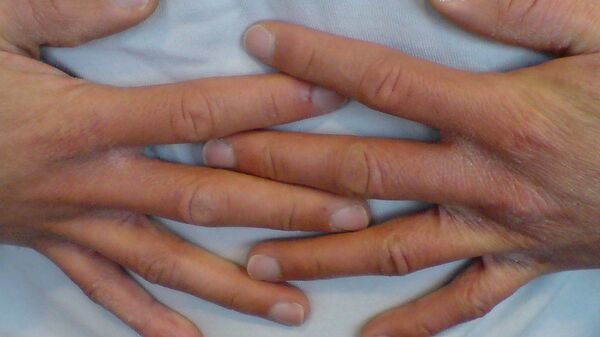 Руки на теле. Архивное фото - Sputnik Беларусь