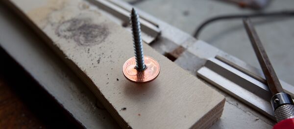 Продырявленная монета Продырявленная монета - Sputnik Беларусь