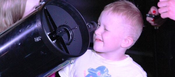 Минчане наблюдали за звездами в телескоп - Sputnik Беларусь