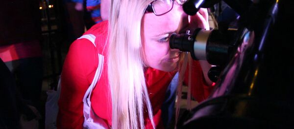 Свидание с Марсом: минчане смотрели на Красную планету с крыши - Sputnik Беларусь